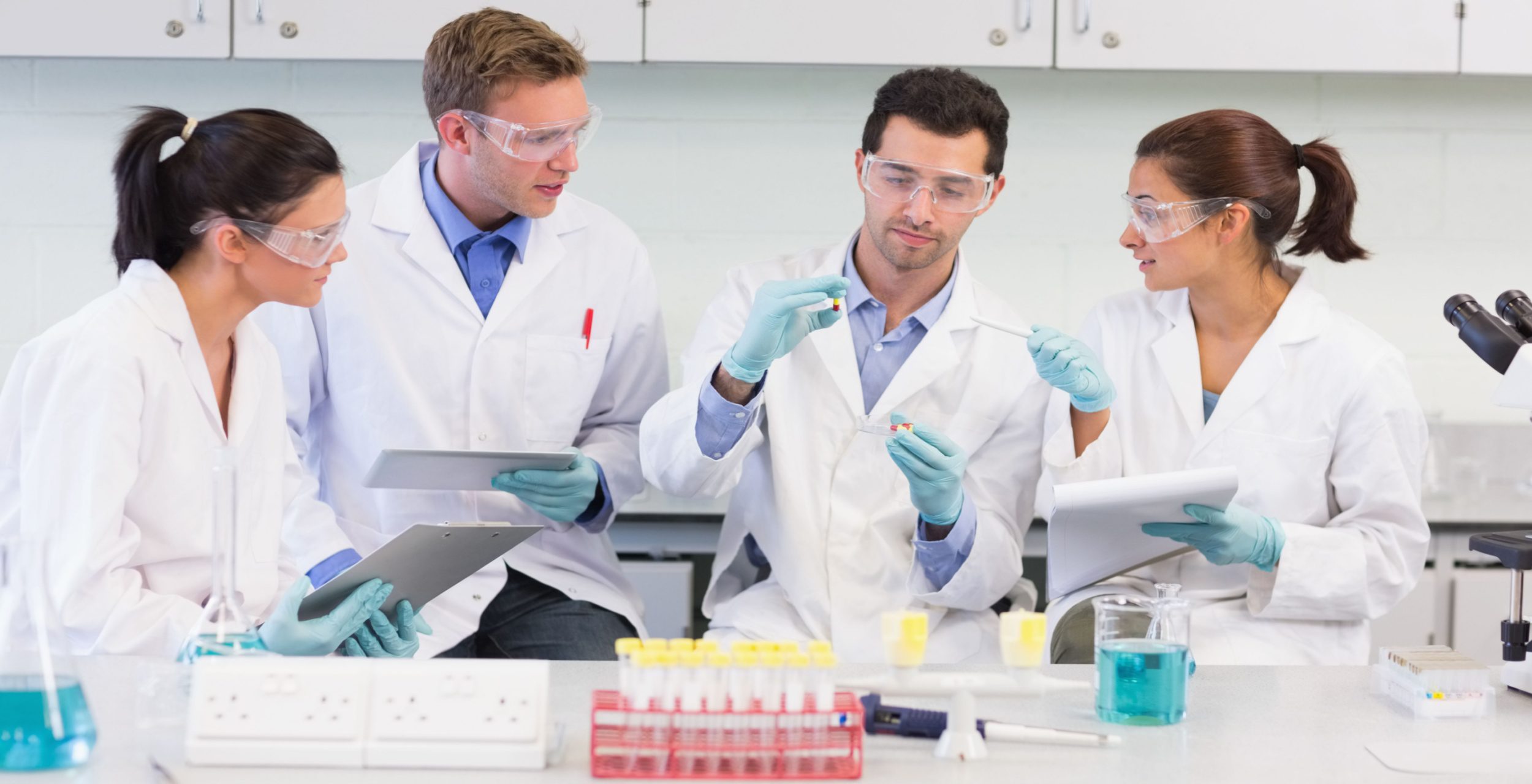 Advantages of Pursuing Lab Technician Jobs
