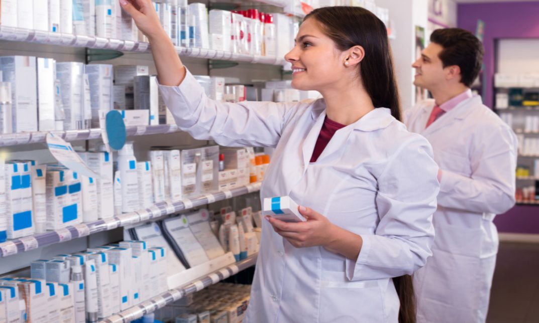 How Do I Become a Pharmacy Technician