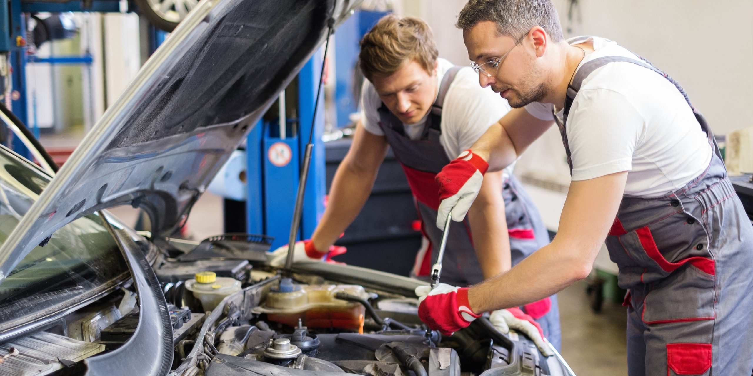 How to become a car mechanic