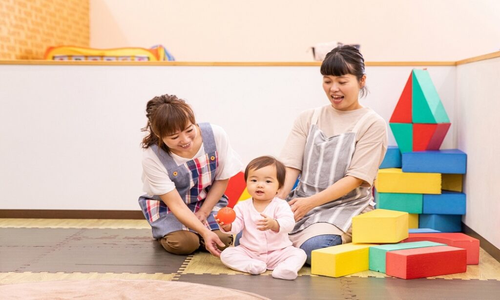how-much-does-a-childcare-worker-make-a-year-in-the-uk-2025