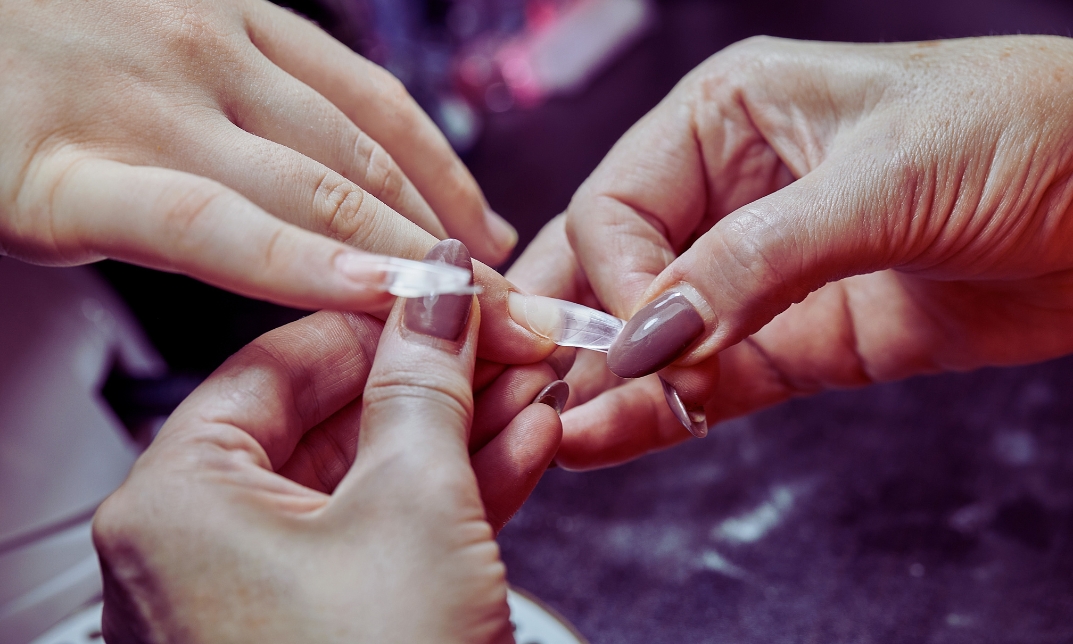how long do acrylic nail tips last