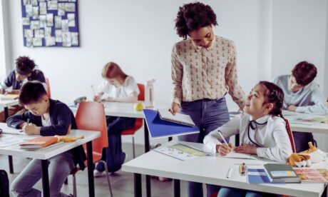 Do teaching assistants get paid for holidays