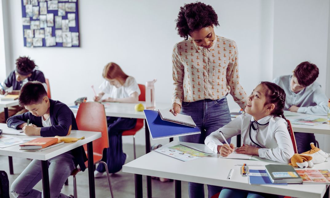 Do teaching assistants get paid for holidays