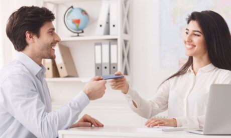 How Much Do Travel Agents Make Per Year with Experience Levels