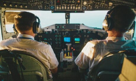 How Much Do a Pilot Make a Year? A Simple Guide for UK Readers
