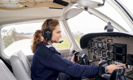 How Much Do Pilots Get Paid UK? 2026 Complete Salary Guide