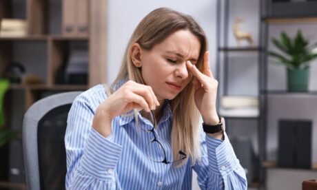 Feeling Anxious at Work? Simple Ways to Calm Your Mind 