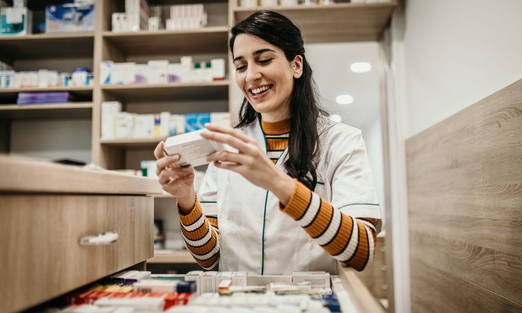 What is the pay rate of pharmacy technician roles in the UK?