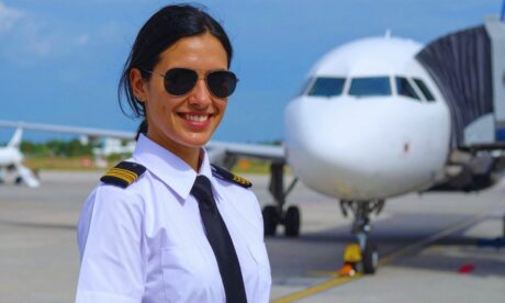 How Much Do Pilots Make a Year in the UK